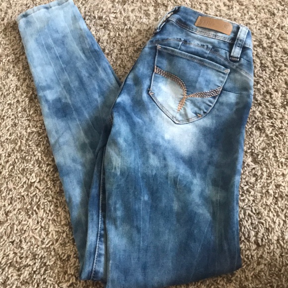 Ymi Wanna Betta Butt Acid Wash Jeggings - Picture 3 of 5
